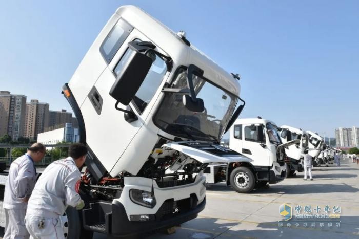 东风商用车：又是TA们！这波流量TA们值得拥有