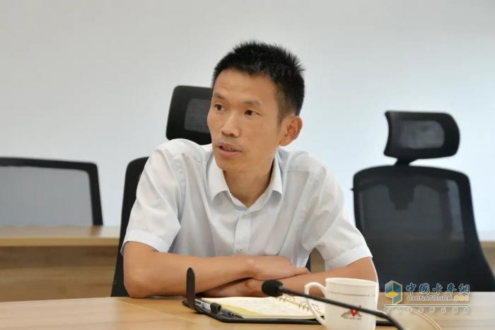 营销事业部举行“东风阳光创新服务工作室”导师带徒签约仪式