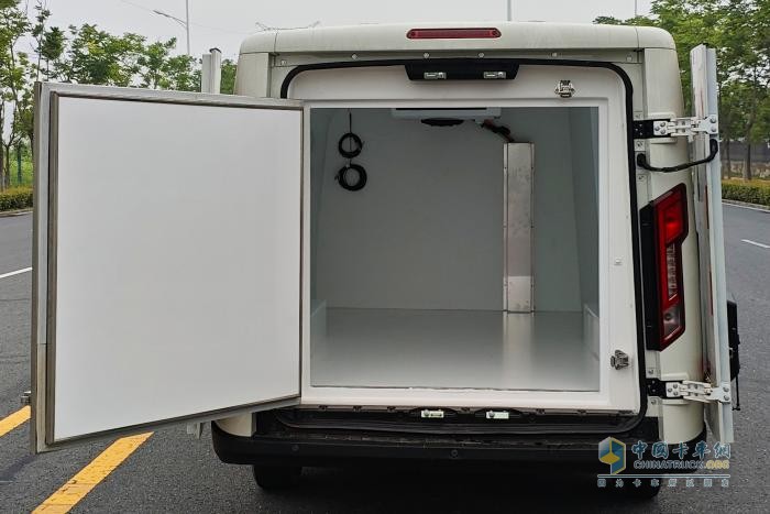 Van宝路冷藏车：城配冷链“掘金”利器，无惧“三高”挑战