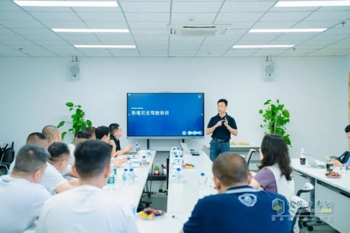 斯堪尼亚交付华鹏飞25辆Super，助力TIR业务升级