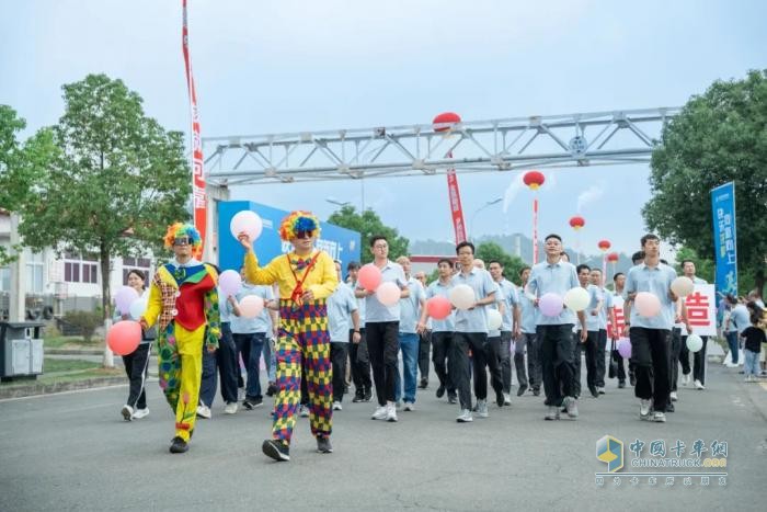 快乐龙擎 向新向上！2025年东风龙擎嘉年华盛大启幕