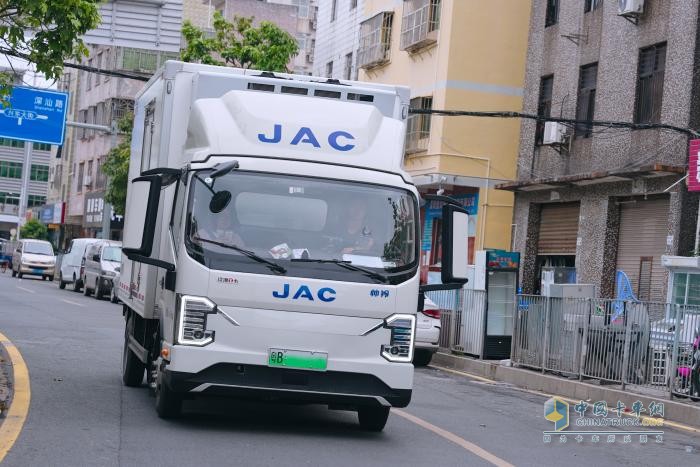 江淮新能源轻卡ES9冷藏车