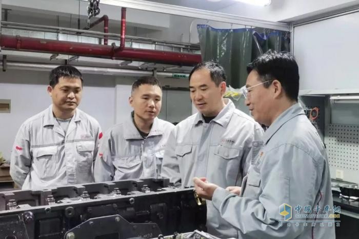 东风商用车：大师级“碰撞”，会有怎样的火花