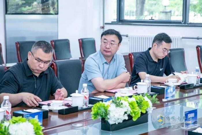 打造行业新典范！福田欧曼与诚泰租赁达成500台新能源重卡采购合作，共筑绿色运力新生态