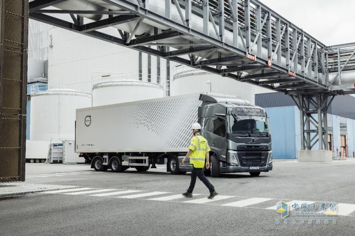动态转向系统重磅升级！沃尔沃卡车：以科技创新守护道路安全