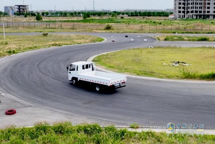 媒体深度试驾时代FORLAND“三好”车型