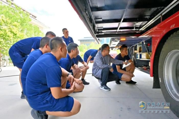 嘉峪关市消防救援支队列装多功能宿营消防车 战勤保障能力再升级