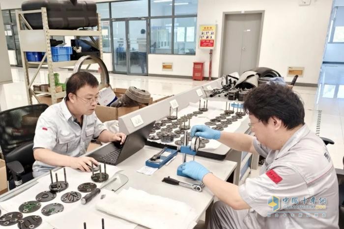 东风商用车：“干”字当头，“拼”劲满格！公司全领域按下“加速键”