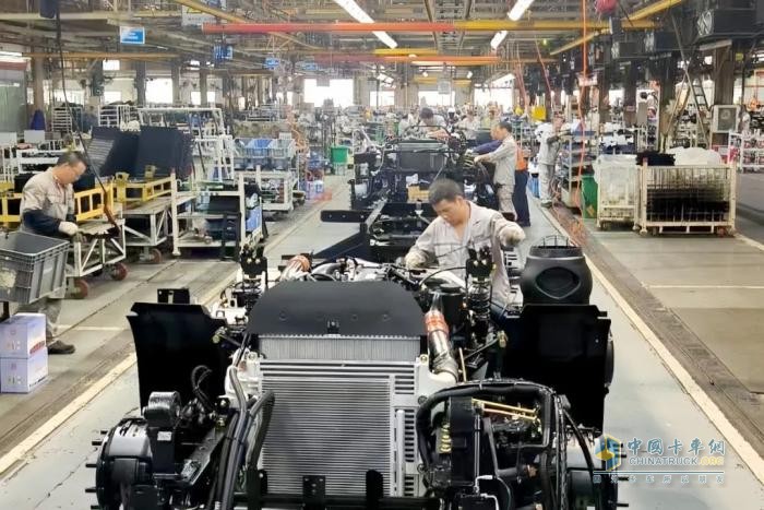 东风商用车：“干”字当头，“拼”劲满格！公司全领域按下“加速键”