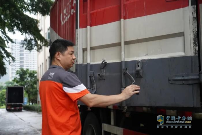 与时间赛跑！广东肖师傅的高效之选：“有劲、省油、开不坏！”