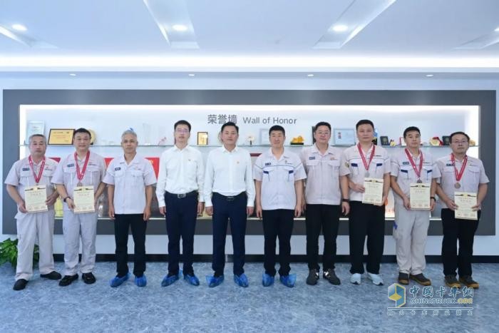 一汽解放GS280天然气智慧动力域CA6SV3下线 王志宇出席仪式并调研大柴工厂