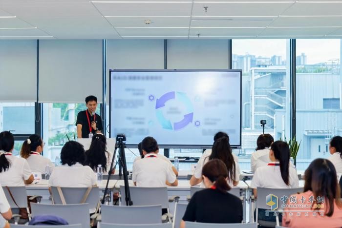 “货运路·巾帼行”女性车队管理者共创成长营启动