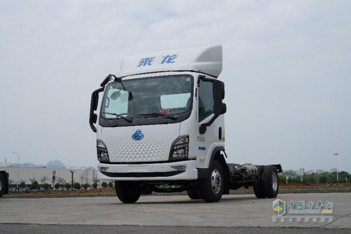 450km续航配超快充 乘龙翼威2大电量轻卡重塑城配物流格局