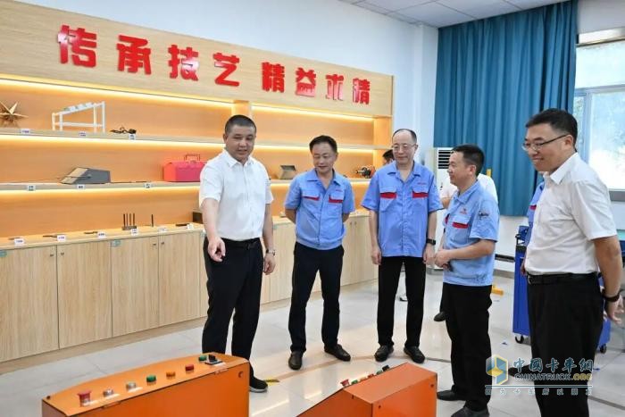 江铃集团：“市级示范”，揭牌！