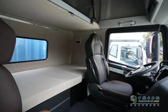 解放J7 6DV1 640马力牵引车，让赢运如虎添翼
