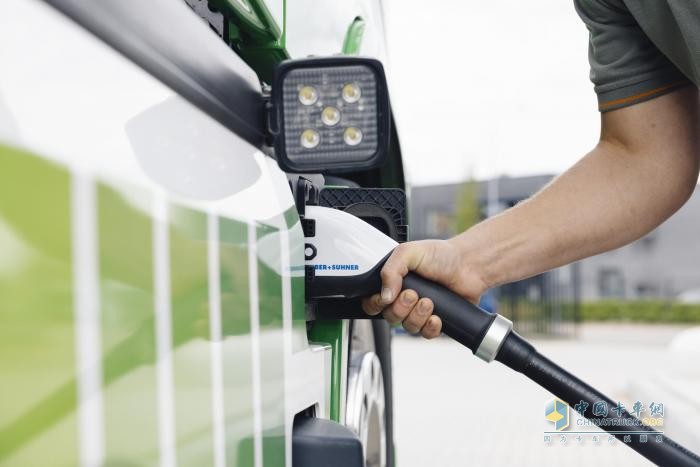 里程碑时刻：沃尔沃电动卡车累计行驶里程突破2.5亿公里