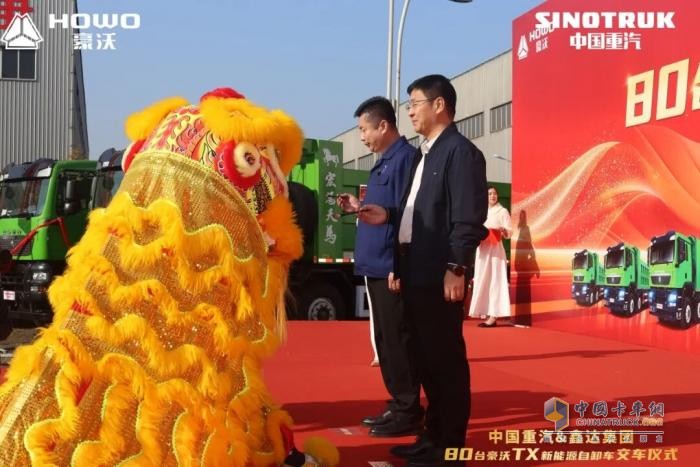 交车即启航，绿动新钢城！80台豪沃新能源自卸车荣耀交付，助力唐山开启零碳运输新征程