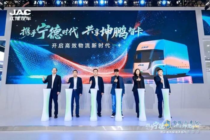 底气、锐气、志气拉满！江淮1卡坤鹏ET9全球首发