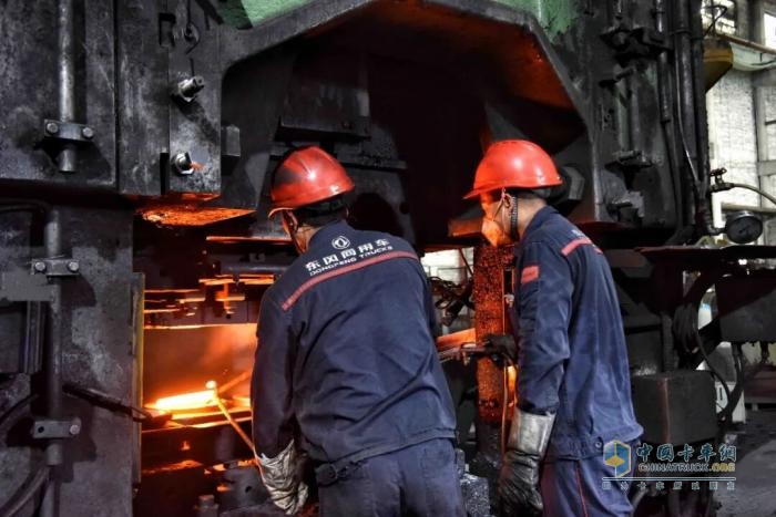 东风商用车：燃情攻坚，拼搏不止，向全年目标冲刺！