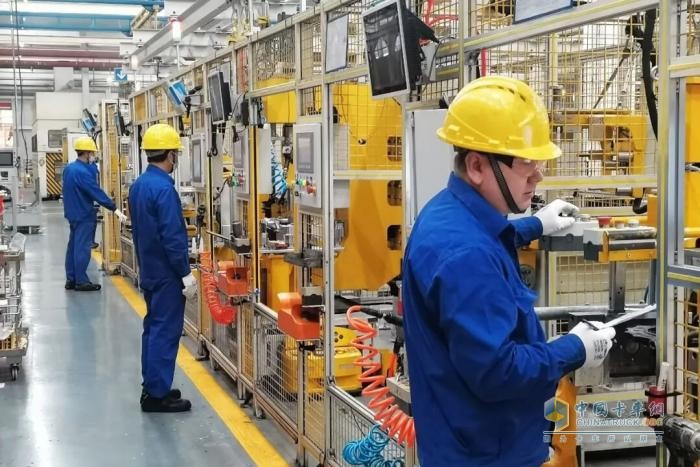 东风商用车：燃情攻坚，拼搏不止，向全年目标冲刺！