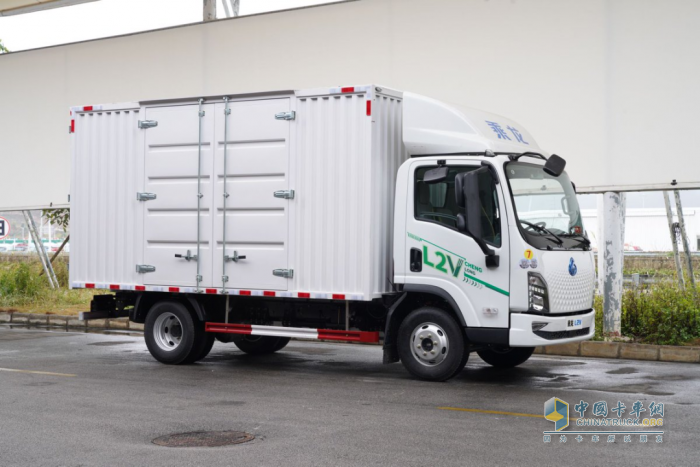 乘龙翼威2电动轻卡：450公里超长续航+16分钟快充