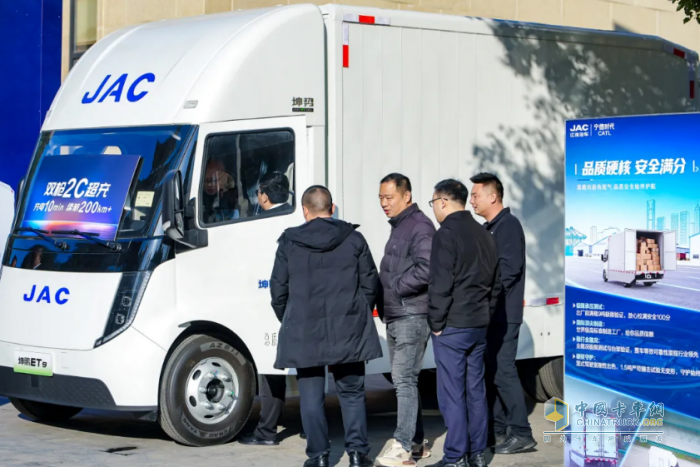 三城联动启幕！江淮 1 卡坤鹏 ET9赋能华南华东中原高效物流升级