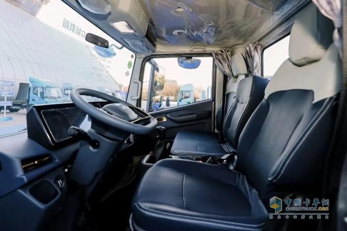 万里砺行：潍柴蓝擎X7 LNG轻卡穿越丝路，赋能高效物流