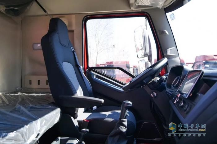 解放J6L精英版大排半载货车：一款能帮你多赚钱的车