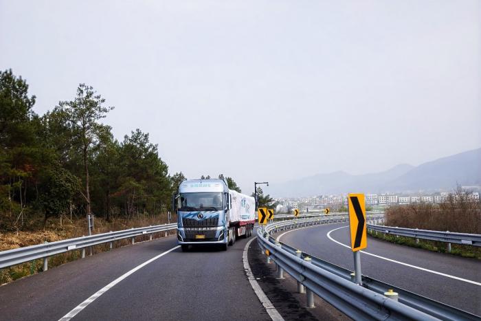 “开龙擎 向富行” 阜阳至杭州赵师傅带货试车 东风新KL 600马力综合油耗29升
