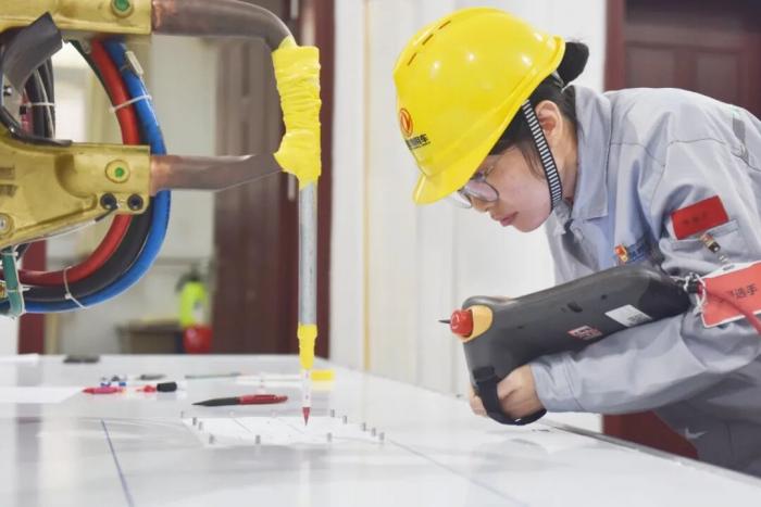 东风商用车刘明敏：焊装线上的“智”造玫瑰