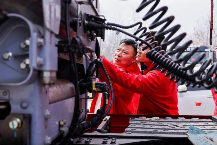 实况试驾东风天龙新KL，硬核实测龙擎3.0⁺真实力