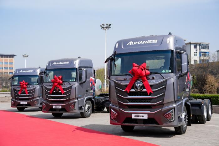 欧曼星辉动力14L燃气车山西上市，定义资源运输高效新标准