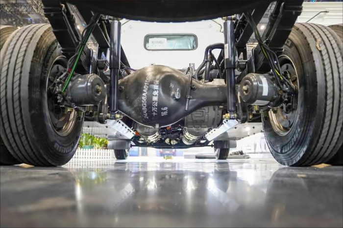 乘龙翼威2城际重载轻卡以硬核实力领跑城际运输“马拉松”