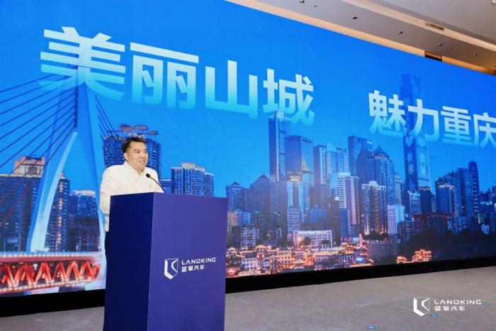 双星闪耀山城！潍柴蓝擎X7超混/LNG轻卡正式上市，续航省钱都出色！