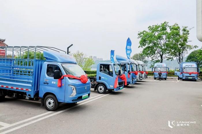 双星闪耀山城！潍柴蓝擎X7超混/LNG轻卡正式上市，续航省钱都出色！