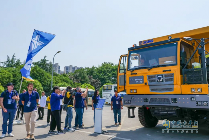 2024年5月17日-21日，第六届徐工国际客户节顺利举办，全球各地的海外客户齐聚徐州，共同见证这场来自世界东方的盛会。