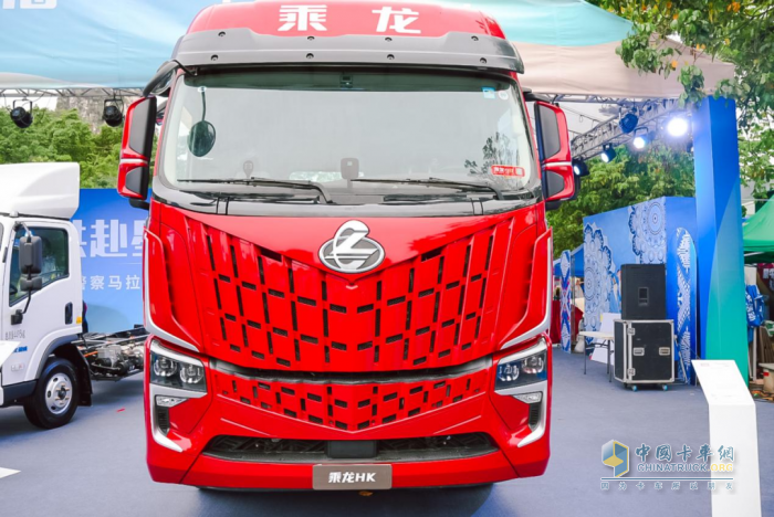 乘龙向上 共赴星海，乘龙跑团2025柳州马拉松激情开跑