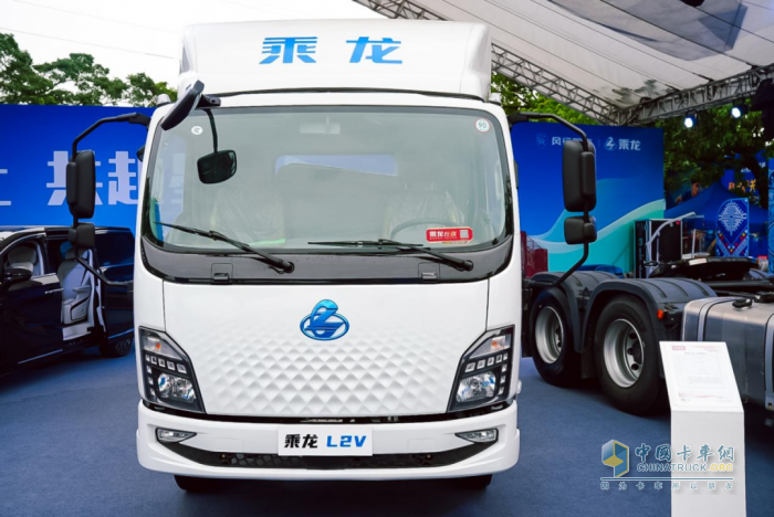 乘龙向上 共赴星海，乘龙跑团2025柳州马拉松激情开跑