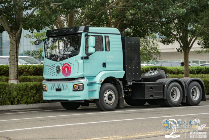 质子汽车帝江Re纯电动牵引车荣膺CCTA2025双项大奖