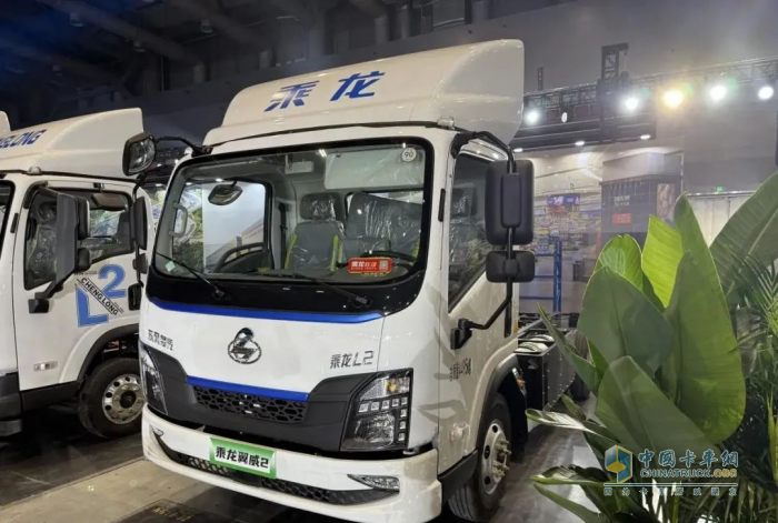 580km超长续航 + 5分钟极速加气，乘龙翼威2 CNG增程轻卡，定义城配运输效率新高度！