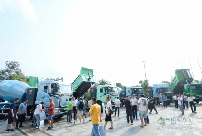 签约热潮席卷全国！宇通重卡全系新品成都上市再现大单