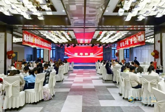 东风商用车4缸危化底盘新品随州上市 以诚意与实力引爆行业