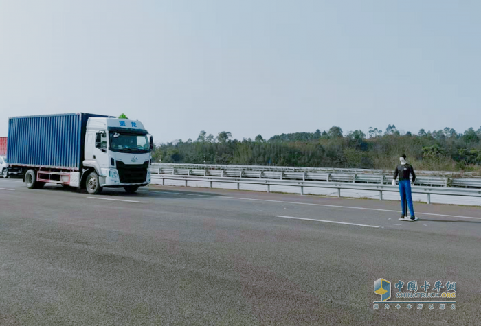 东风柳汽乘龙：承载万千卡友创富梦想，安全保障岂敢“视若儿戏”