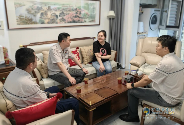 情系海外将士 慰问温暖后方 解放动力领导走访慰问功勋员工家属