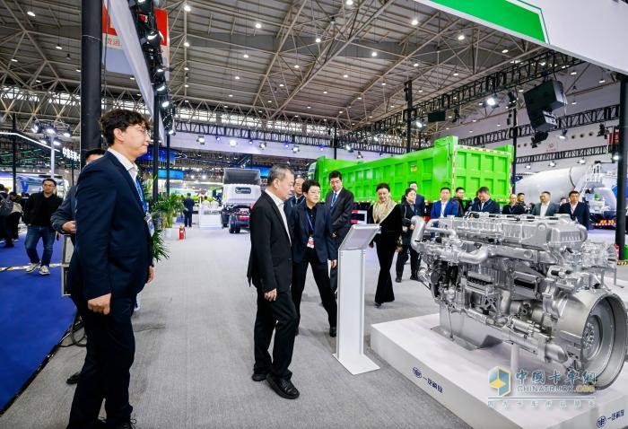 一汽解放携新能源明星车型亮相2025年中国国际商用车展览会