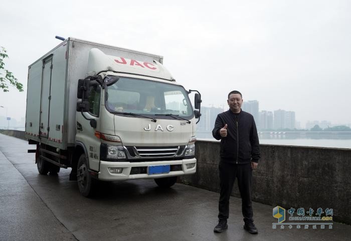 江淮1卡与1号伙伴唐加齐双向奔赴，百万公里无大修破记录