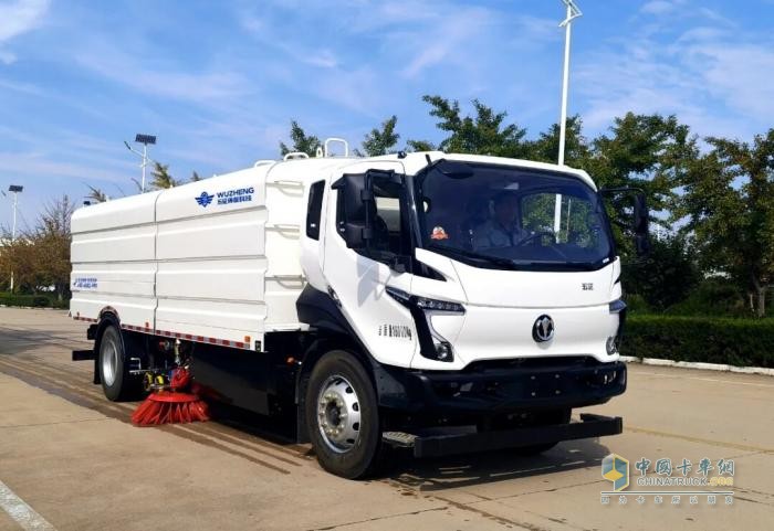 9.5方水+7方箱+3.5米宽幅：五征18吨纯电动洗扫车实力登场