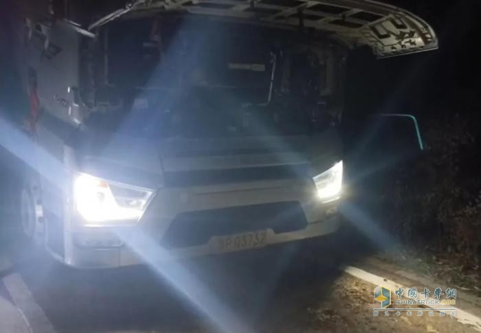 解放卡车：寒夜疾驰护绿苗，解放服务暖征途