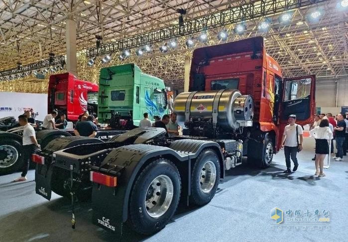 39.99万元买630马力燃气车 还送一台奇瑞冰淇淋！看奇瑞商用车全新“金凤凰”重卡
