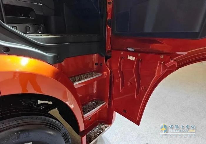39.99万元买630马力燃气车 还送一台奇瑞冰淇淋！看奇瑞商用车全新“金凤凰”重卡